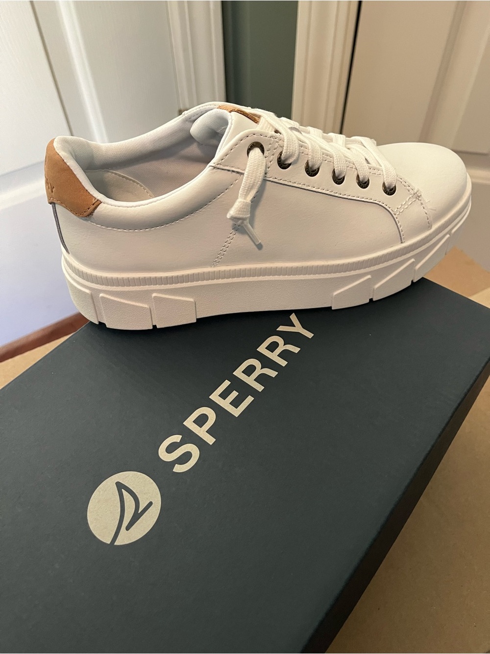 Sperry Winslow White leather Sneakers with Tan Heel Tab